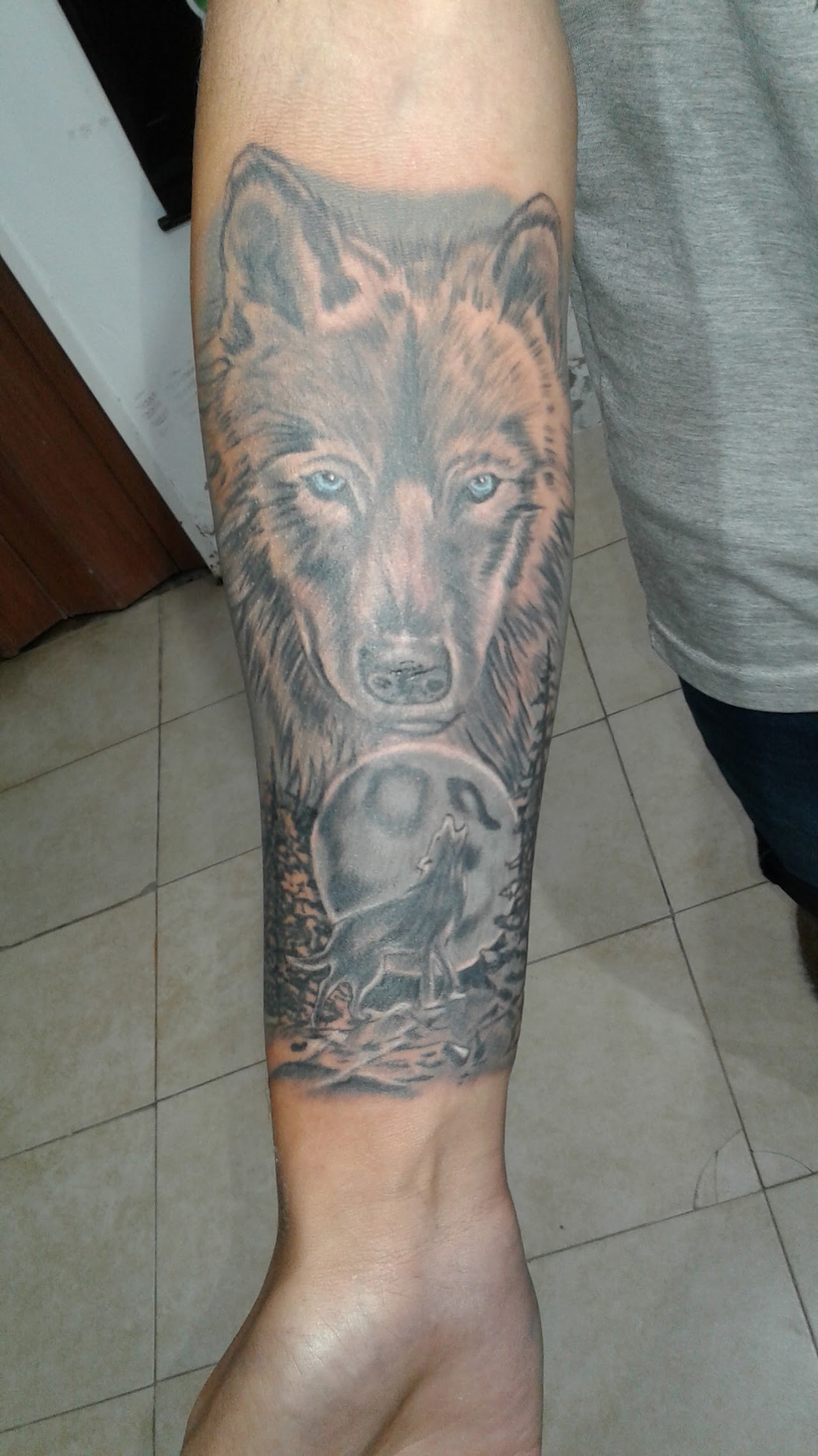 Manga de lobo en black & grey